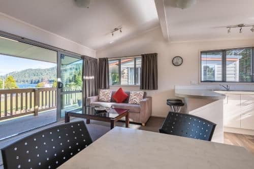 Deluxe Cabin with Lake View