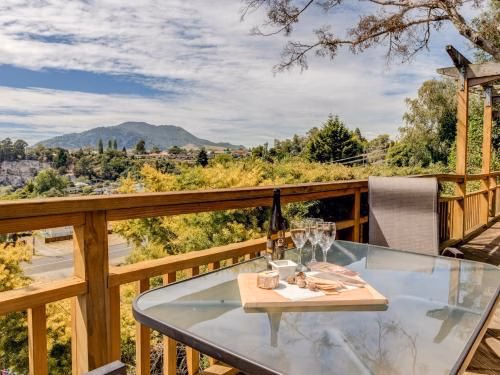 Rustic Retreat - Taupo Holiday Home0