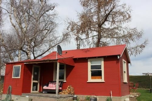 The Red Hut0