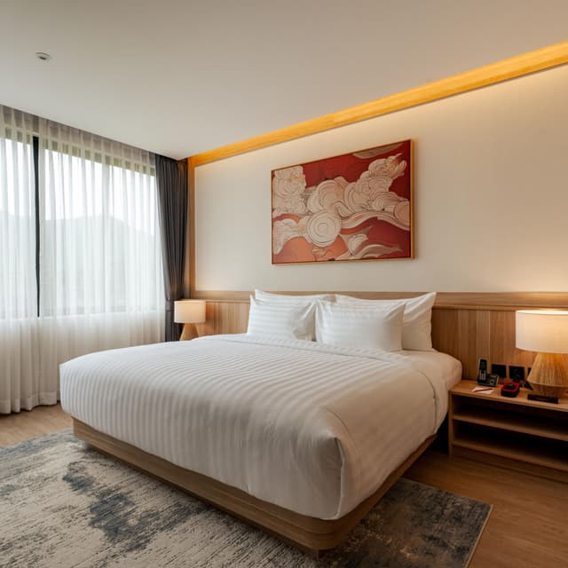 Zen Jacuzzi Suite King Bed