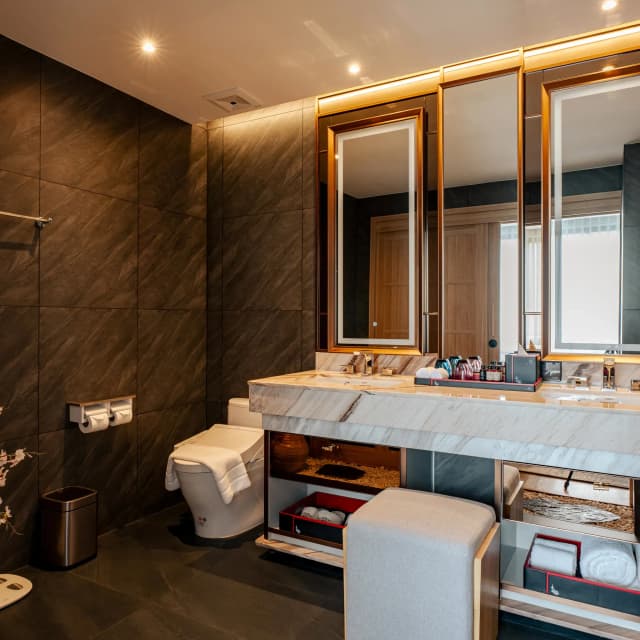 Zen Jacuzzi Suite Twin Bed