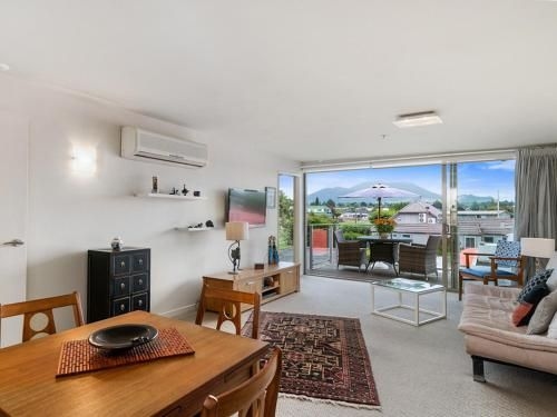 Relax on Roberts - Taupo Holiday Home2