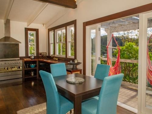 Tairua Treehouse - Tairua Holiday Home3
