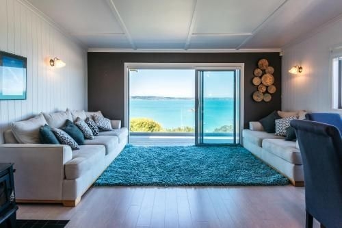 Rocky Bay Luxury Escape - Waiheke Holiday Home0