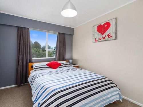 Cosy and Relaxing Bach at Two Mile Bay - Two Mile Bay Holiday Home3