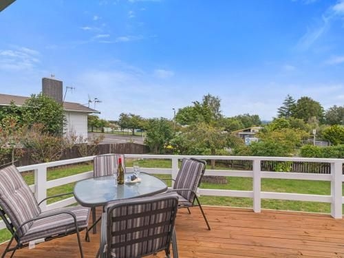Cosy and Relaxing Bach at Two Mile Bay - Two Mile Bay Holiday Home1