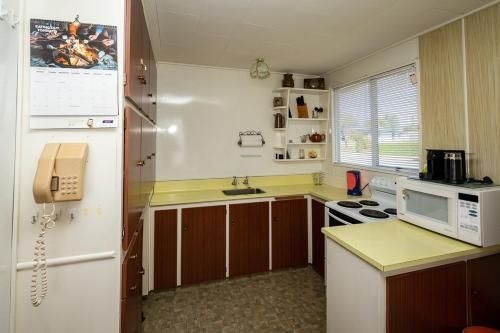 Takahe Cabin - Te Anau Holiday Home1