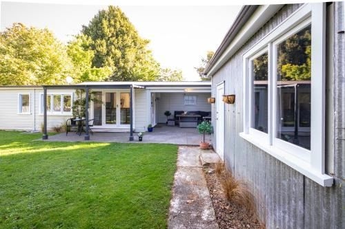 Hop, Skip and Jump to the Lake - Te Anau Holiday House4