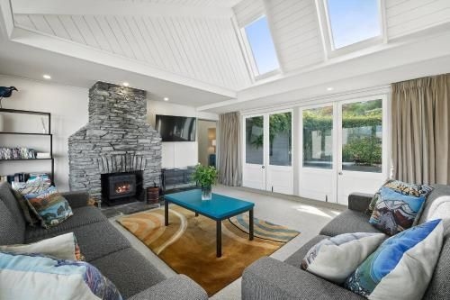 Suburb Retreat0
