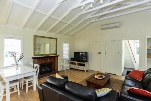Bach No 40 - Waimarama Holiday Home1