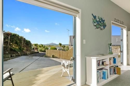 The Blue Cottage with WiFi- Waipu Holiday Home3