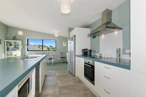 The Blue Cottage with WiFi- Waipu Holiday Home2