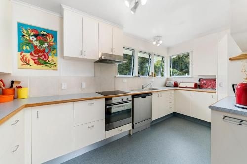 Tranquility Base - Waikanae Beach Holiday Home1
