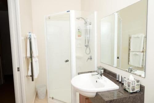 Deluxe Queen Room with Private Adjacent Bathroom and Balcony - Garden