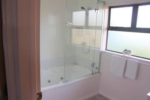 Studio with Spa Bath
