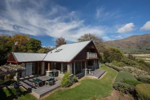 Bullock Creek Chalet - Sleeps 8 - Lake & Mountain Views - Private & Secluded Bullock Creek Chalet - Sleeps 8 - Lake & Mountain Views - Private & Secluded