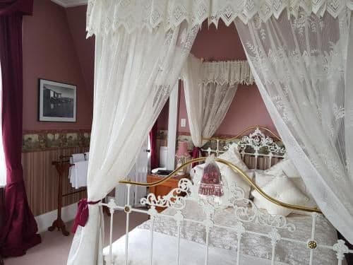 Deluxe Queen Suite