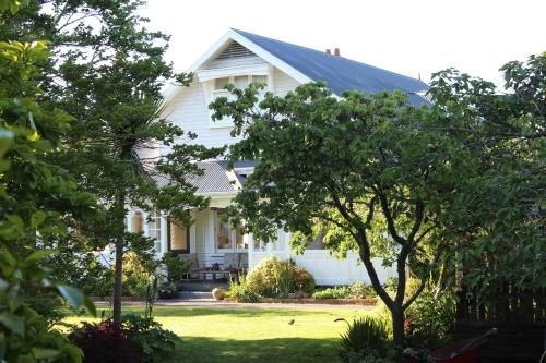 Browns Boutique Bed and Breakfast0