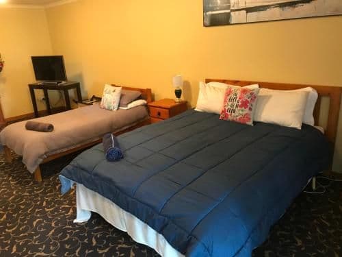 Deluxe Family Room (2 Adults + 1 Child)