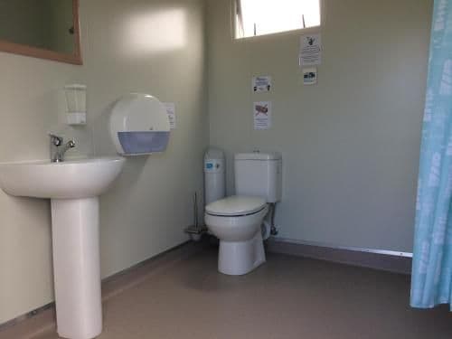 Queen Boatshed Cabin 5 with External Bathroom