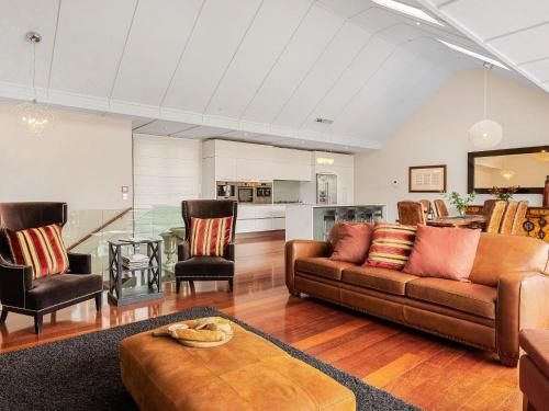 Catalina’s Luxury Apartment 52