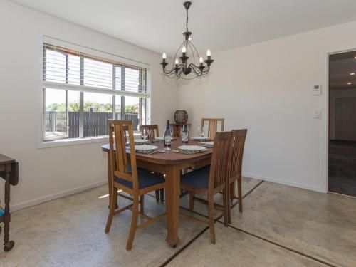 Modern Cottage Charm - Albert Town Holiday Home Only 5 Minutes From Wanaka3