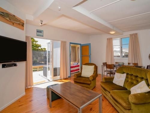 Pipi Palace - Whangamata Bach3