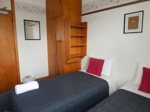 Budget Twin Room with Shared Bathroom