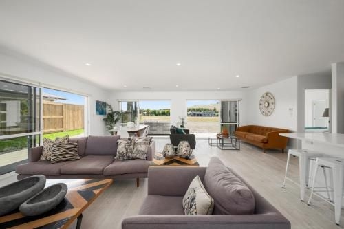 The White House - Kinloch Holiday Home0