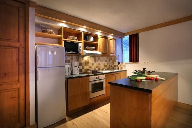 APARTMENT CAPACITY 6 THREE BEDROOM