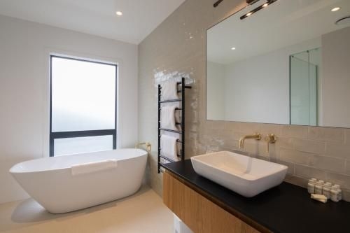 Kahurangi Luxury Holiday Home by MajorDomo1