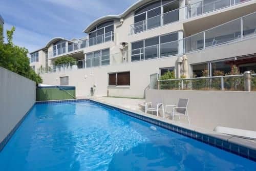 Modern & Chic Beach Apartment - Location & Views Modern & Chic Beach Apartment - Location & Views