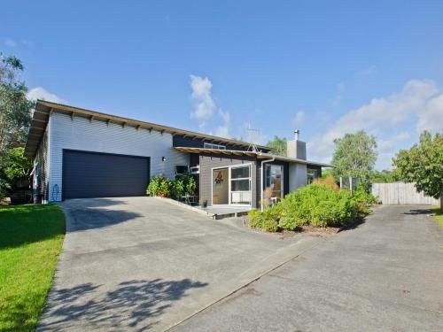 The Beach House - Ruakaka Holiday Home0
