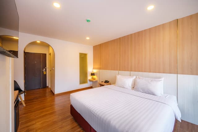 Deluxe Room King Bed