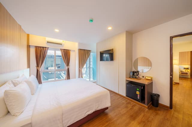 Deluxe Room King Bed