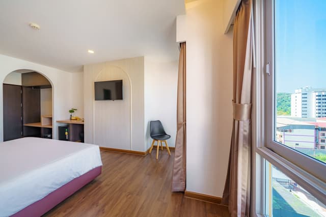 Deluxe Room King Bed