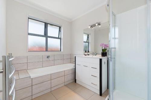 Seascape Haven - Waipu Holiday Home3