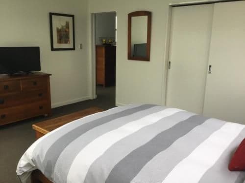 Deluxe Queen Suite