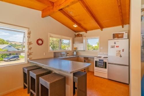 The Black Shack - Cooks Beach Holiday Home3