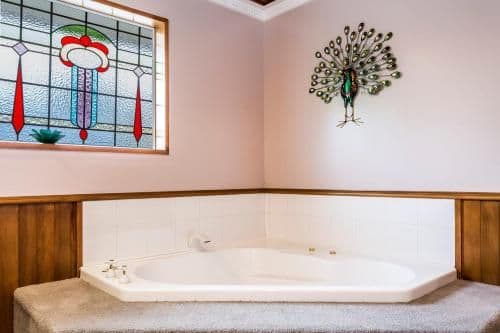 Apartment With Garden View and Shared Bathroom
