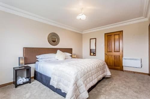 Apartment With Garden View and Shared Bathroom