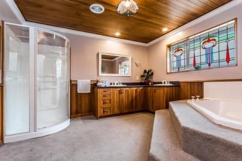 Apartment With Garden View and Shared Bathroom