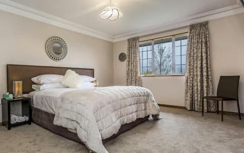Apartment With Garden View and Shared Bathroom