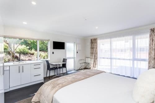 Superior Apartment - Interconnected Studio Apartments Available