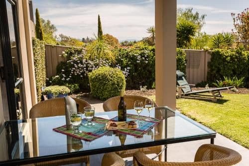 Apartment with Garden View