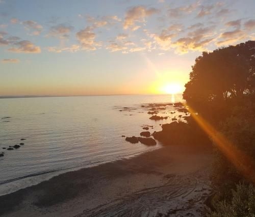 Te Kaha Beach Resort0