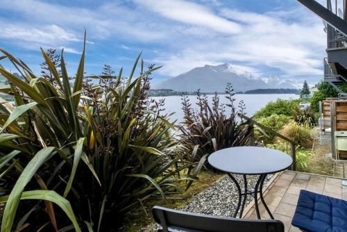 Misty Lakes - Queenstown Lakefront Apartment3