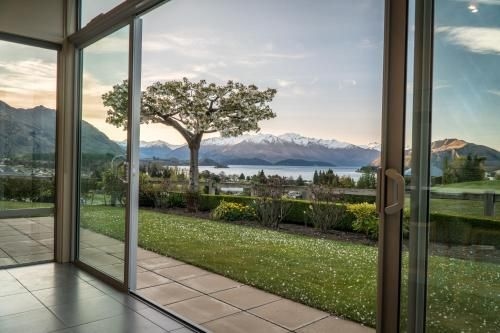 Faulks Terrace - Sleeps 6 - Lake & Mountain Views - Walk To Town (Release Wanaka Faulks Terrace)2