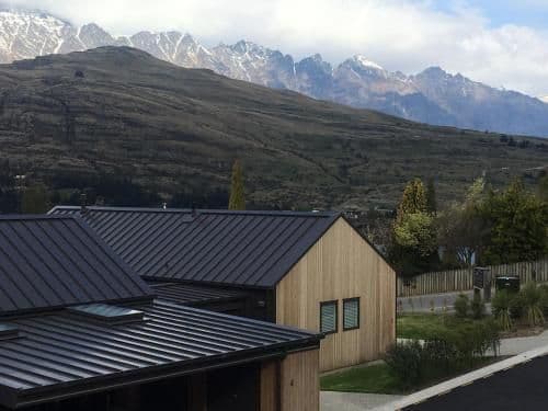 Apartment with Mountain View
