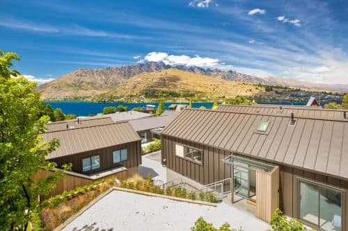 Apartment with Mountain View
